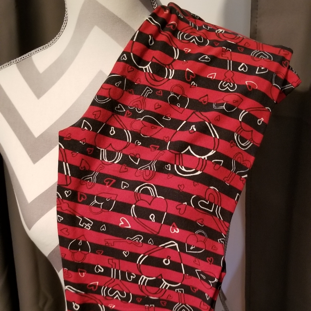 NWT LULAROE OS VALENTINE LEGGINGS. UNICORN